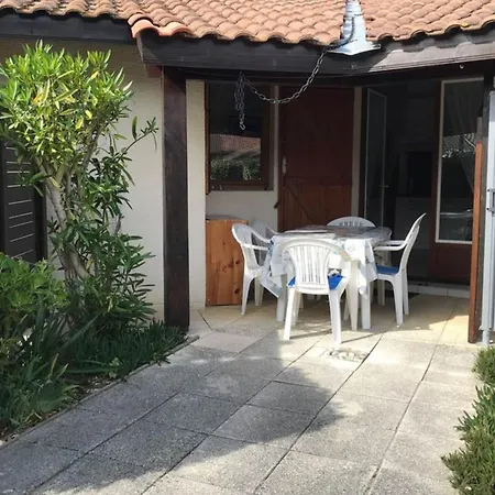 Apartment Little House With Terrace On The Oceanfront